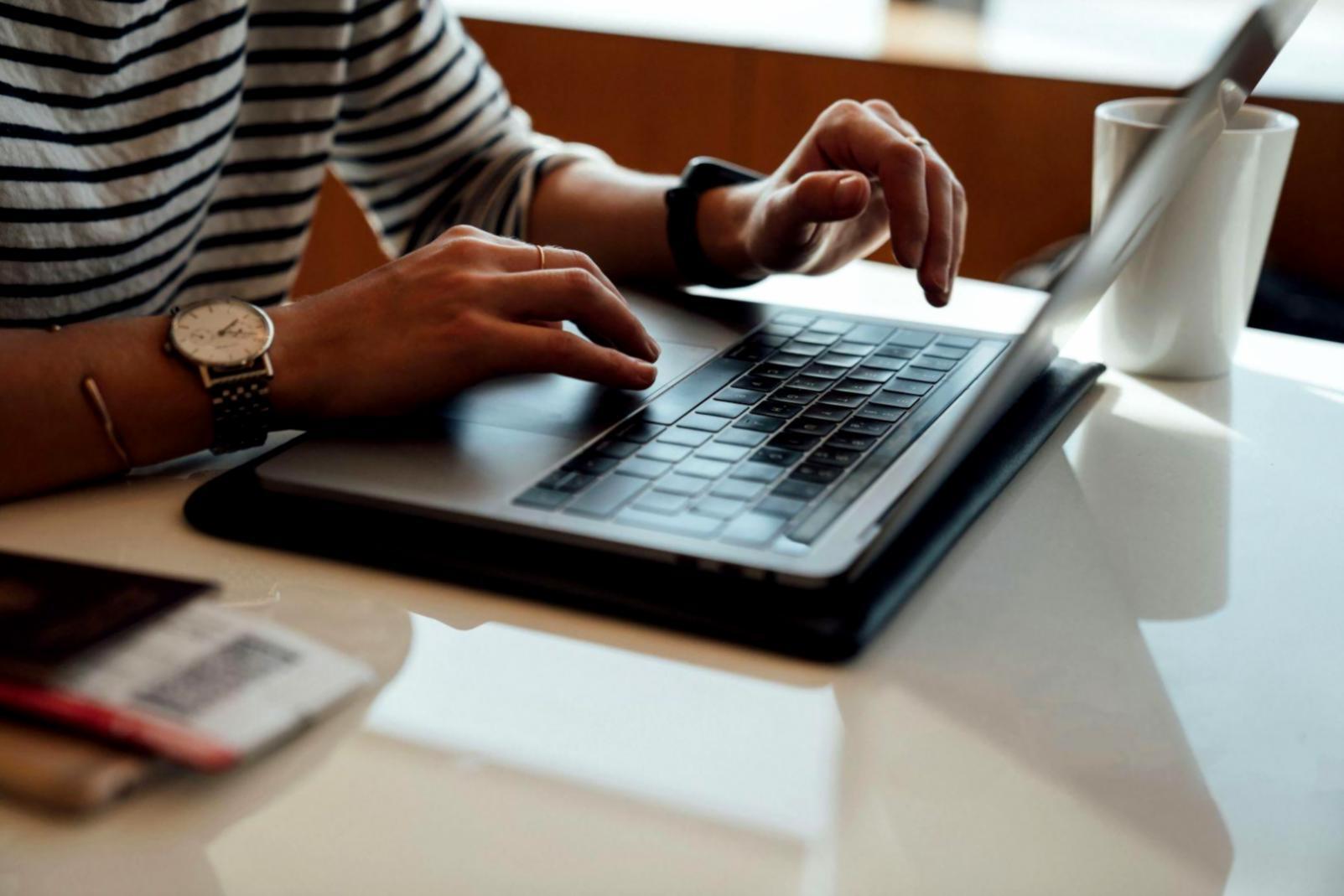Espace de travail avec outils d'investissement